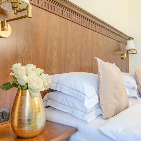Hotel Garden พริสตีนา ภายนอก รูปภาพ