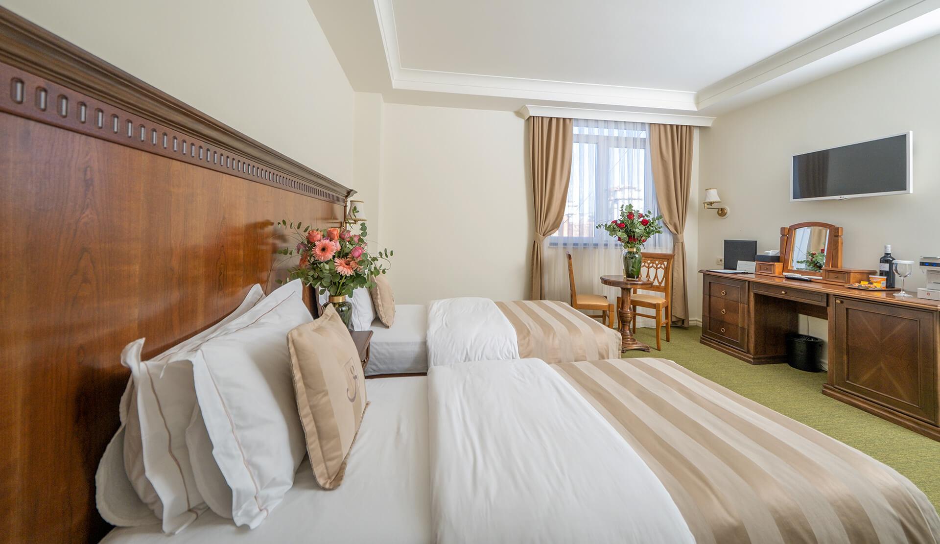 Hotel Garden พริสตีนา ภายนอก รูปภาพ