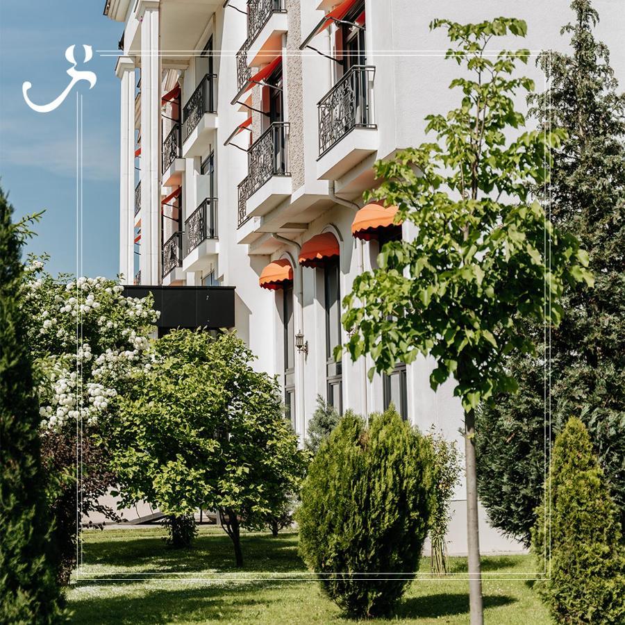 Hotel Garden พริสตีนา ภายนอก รูปภาพ