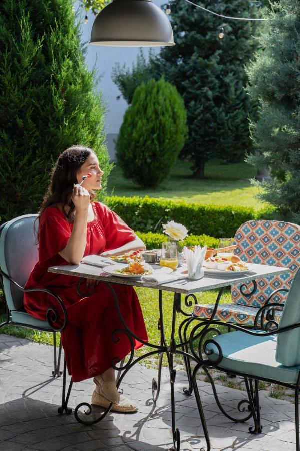 Hotel Garden พริสตีนา ภายนอก รูปภาพ