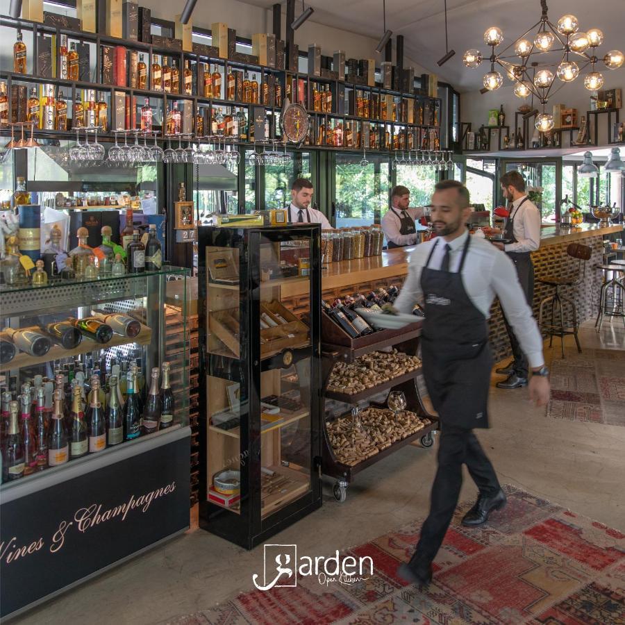 Hotel Garden พริสตีนา ภายนอก รูปภาพ