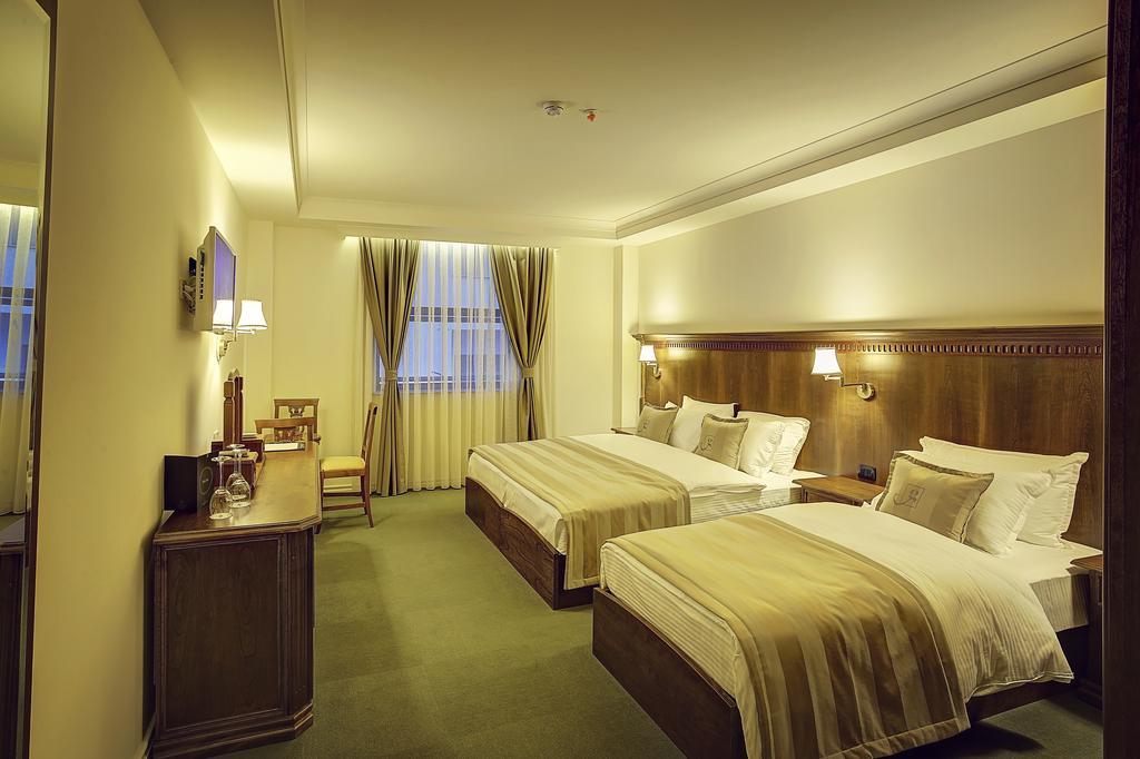 Hotel Garden พริสตีนา ภายนอก รูปภาพ