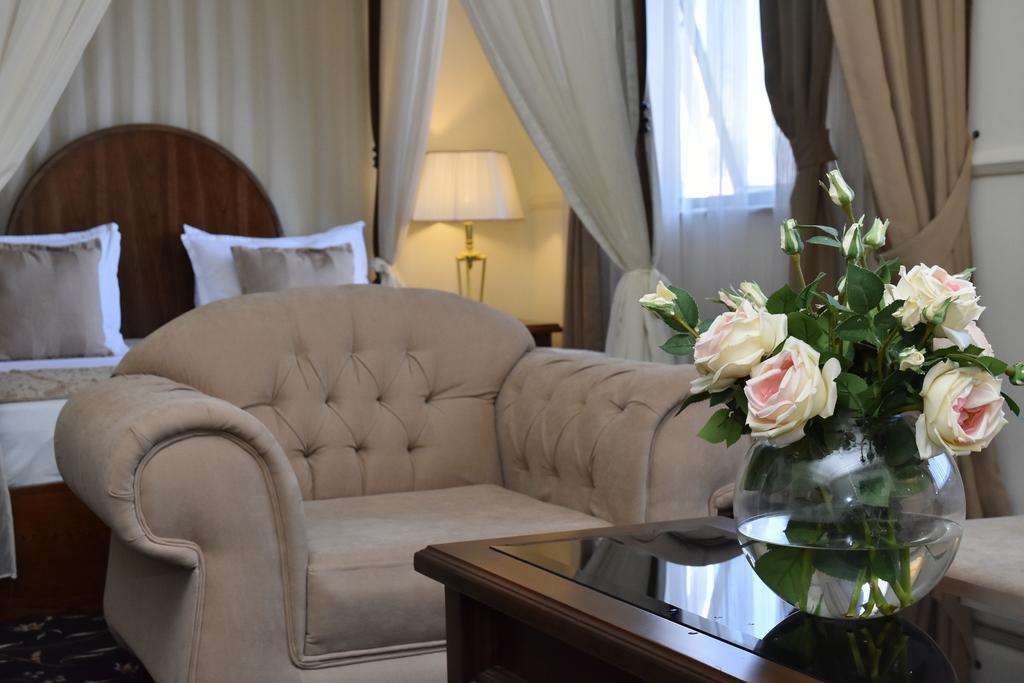 Hotel Garden พริสตีนา ภายนอก รูปภาพ