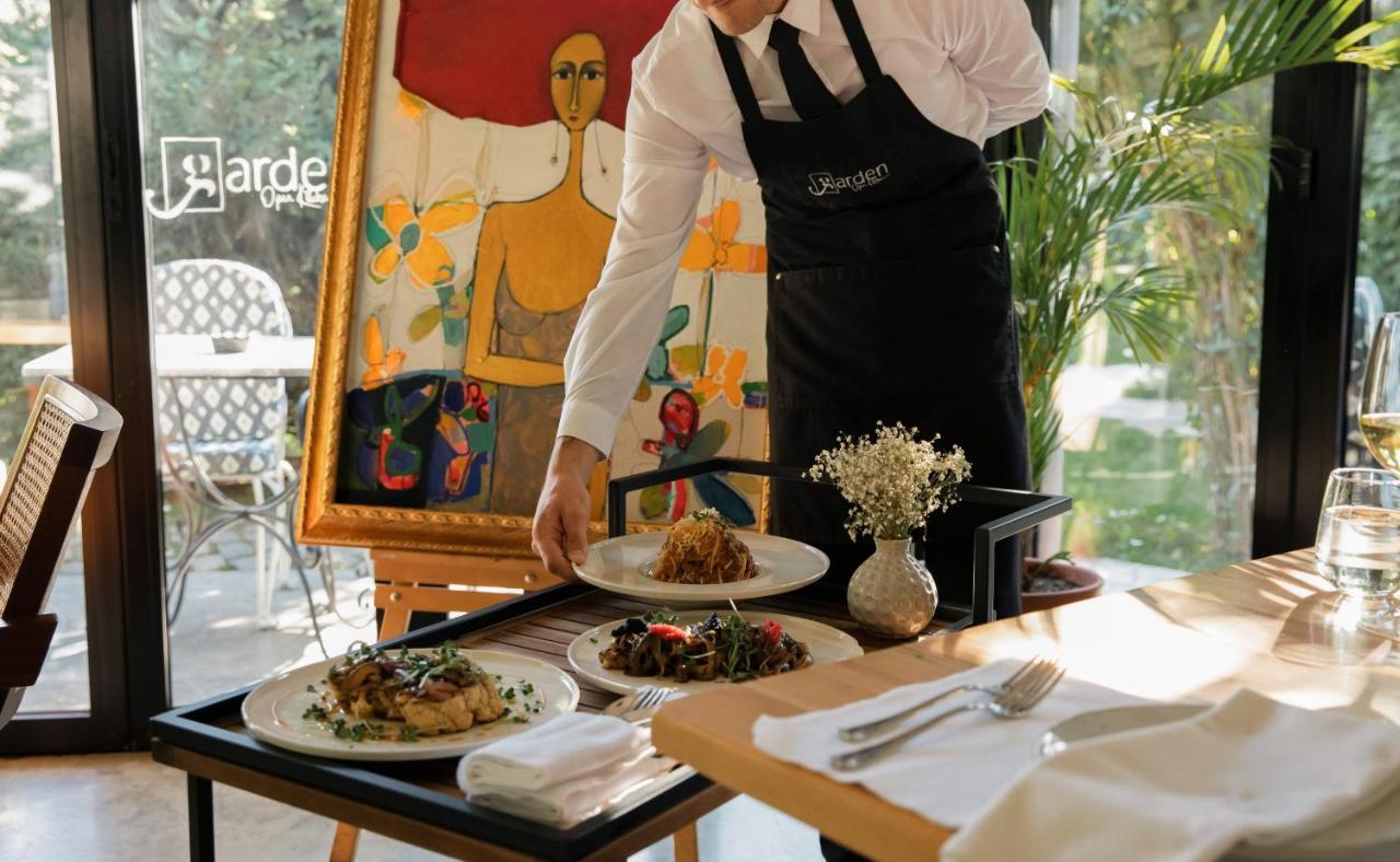 Hotel Garden พริสตีนา ภายนอก รูปภาพ