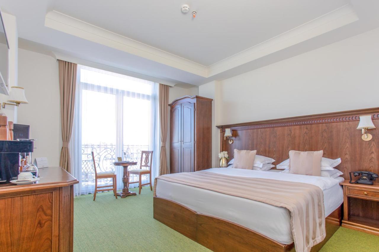 Hotel Garden พริสตีนา ภายนอก รูปภาพ