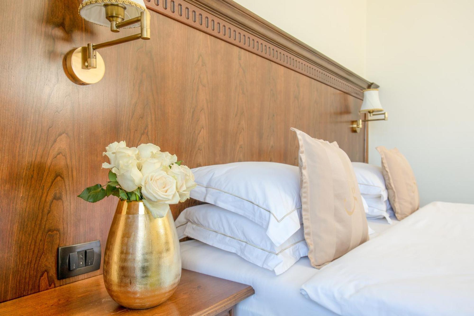 Hotel Garden พริสตีนา ภายนอก รูปภาพ