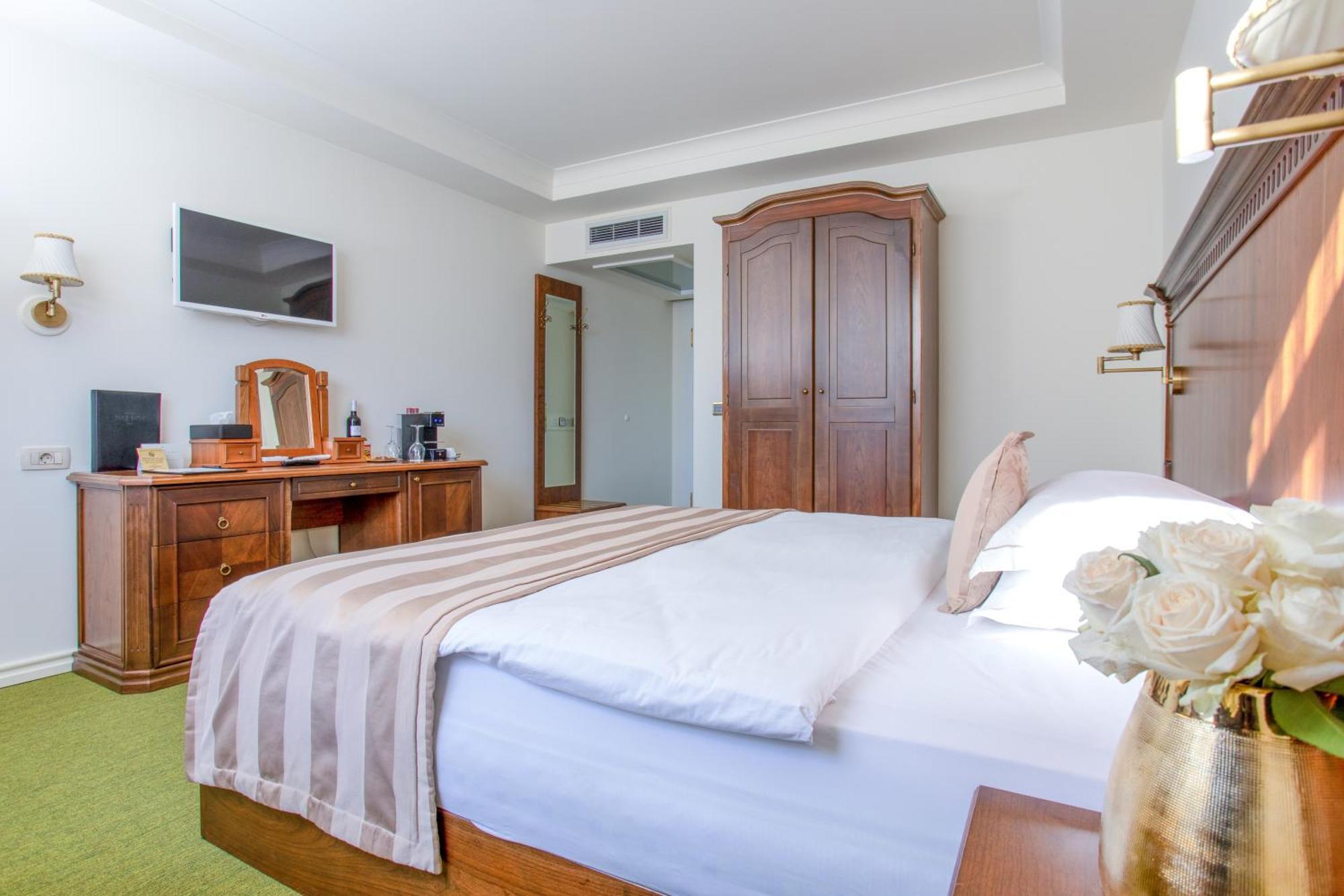 Hotel Garden พริสตีนา ภายนอก รูปภาพ